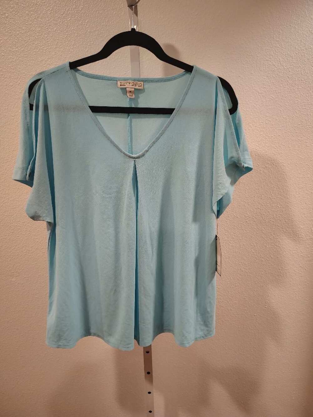 Dana Buchman Women's Short Sleeve Cold Shoulder Top Size Medium NWT V-Neck